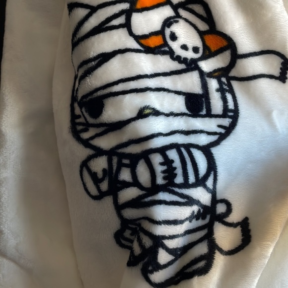Hello Kitty Plush Throw Halloween Print - Picture 5 of 6